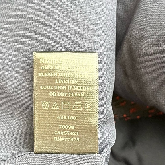 Ann‎ Taylor Textured Cotton Blend Blazer Three Buttons in Navy Blue, Size 12P - Picture 9 of 9